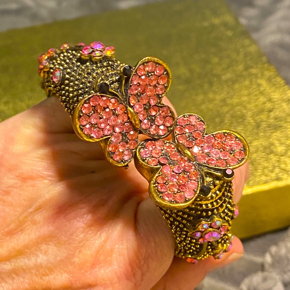 Stunning Vintage hinged brass bracelet pink ABS Crystal flowers & butterflies